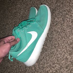 Nike Roshe run size 9.5
